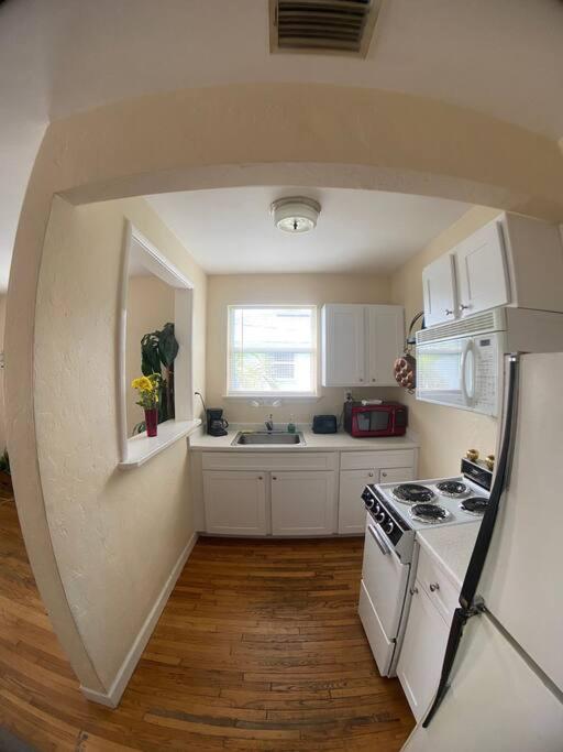 Private One-Bedroom 6 -Directly Across From Beach St. Pete Beach Eksteriør billede